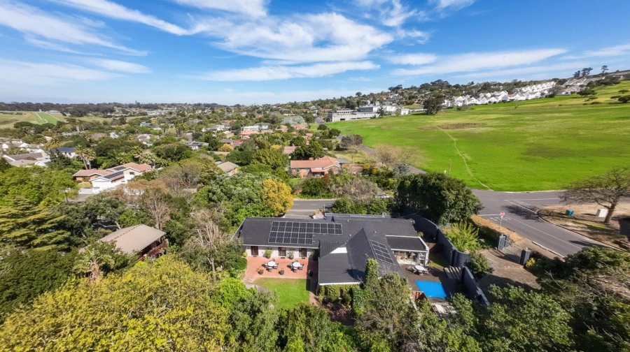 9 Bedroom Property for Sale in Durbanville Western Cape